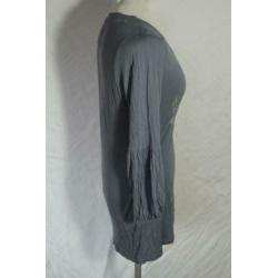 Stoer grijs damesshirt.Pailletjes.Mt M.Merk Forecast