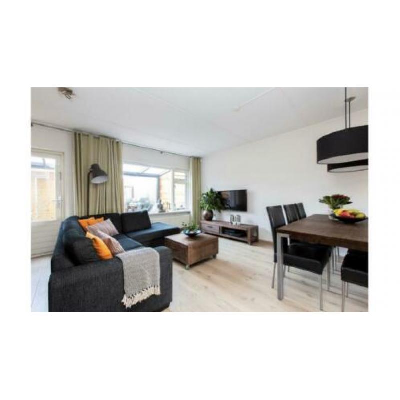 Complete woonkamer set ( meubels, bank, stoelen )