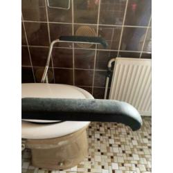 Steungrepen toilet en muur