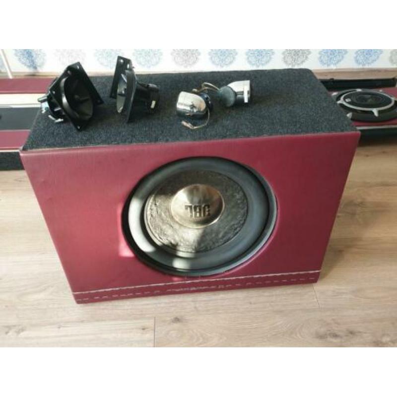 Mooie JBL set. Subwoofer,versterker,condensator,speakers