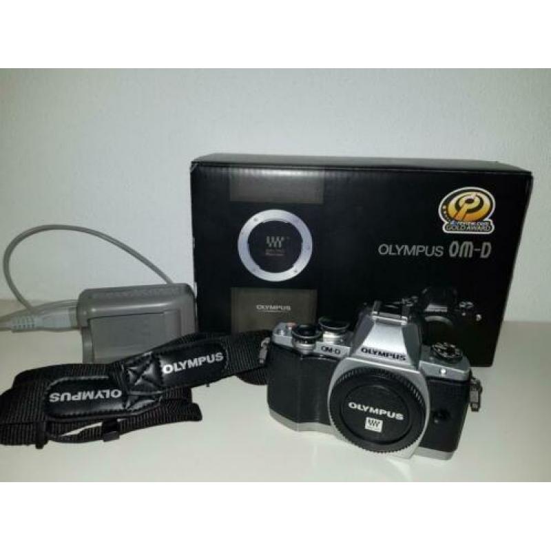 Olympus omd em10 camera body met doos