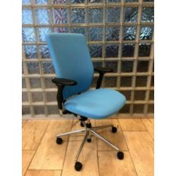 Vitra , bureaustoel , blauw (nieuwe stoffering)