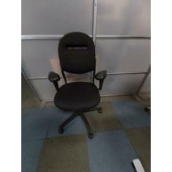 In super nette staat Ahrend bureaustoelen type 220