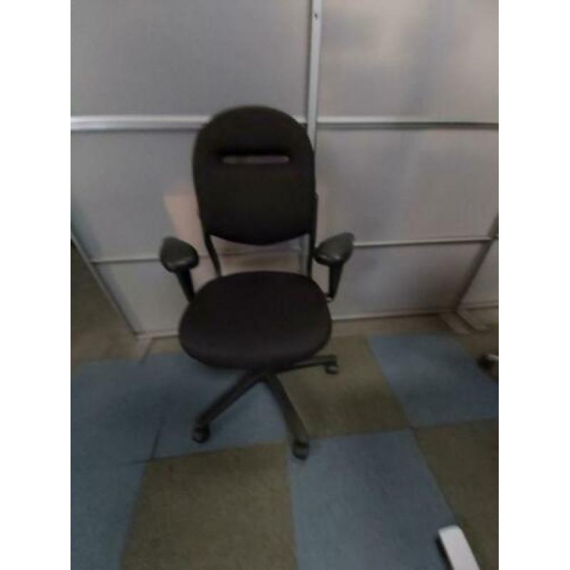 In super nette staat Ahrend bureaustoelen type 220