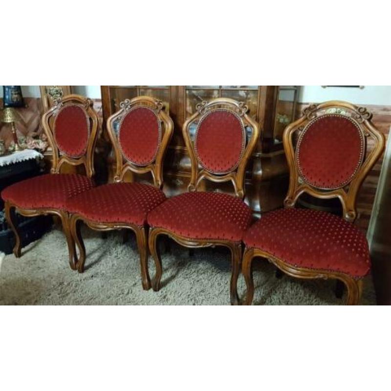 4 prachtige klassieke eethoek stoelen