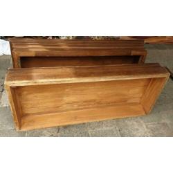 Antieke robuuste kast boven +onderkant massief hout 150x65cm