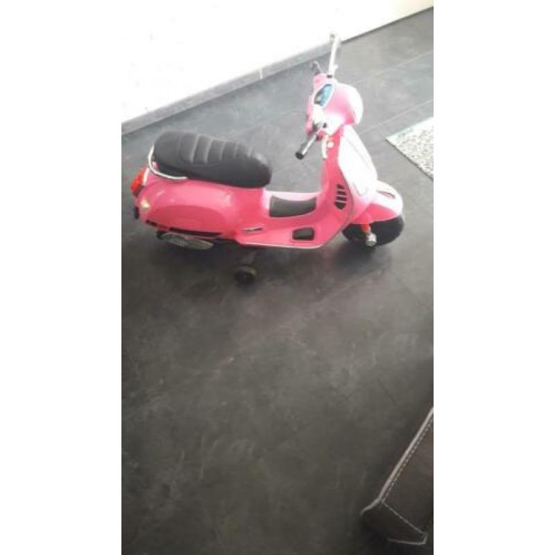 Electrische vespa voor kinderen