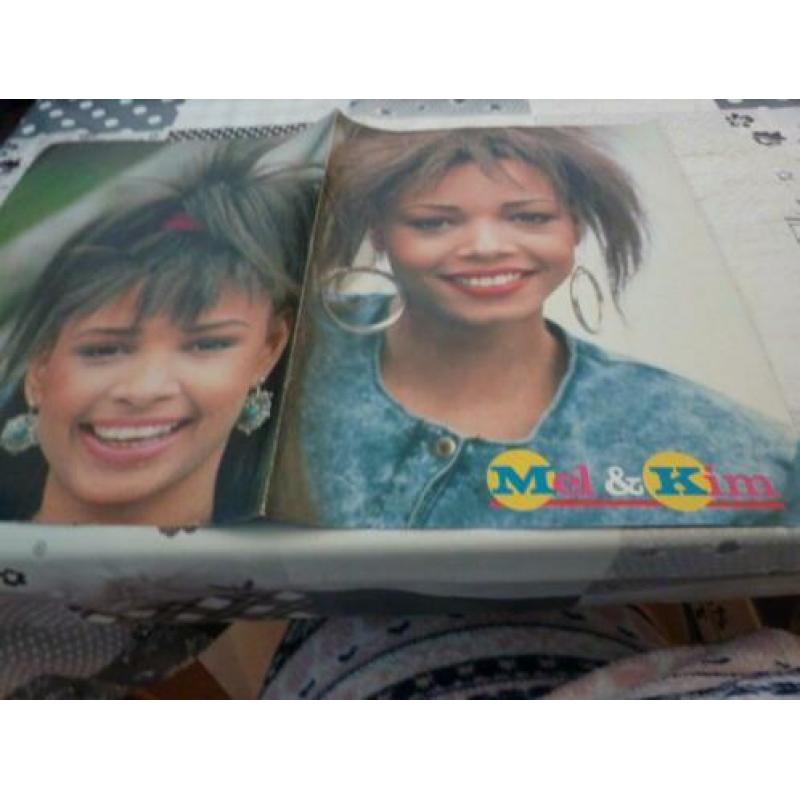 Knipsels en poster mel & kim