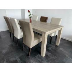 Eettafel originele hout met 6 leren stoelen