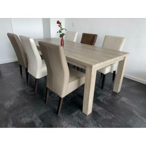 Eettafel originele hout met 6 leren stoelen