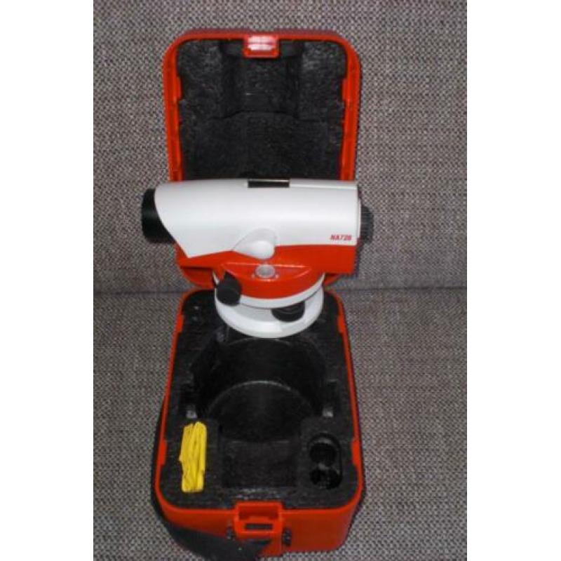 Waterpasinstrument. Leica NA 728. Complete set.