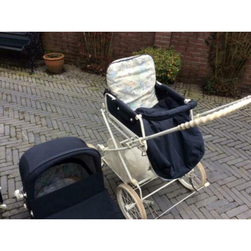 Prachtige donkerblauwe kinderwagen 2 in 1 merk mutseart