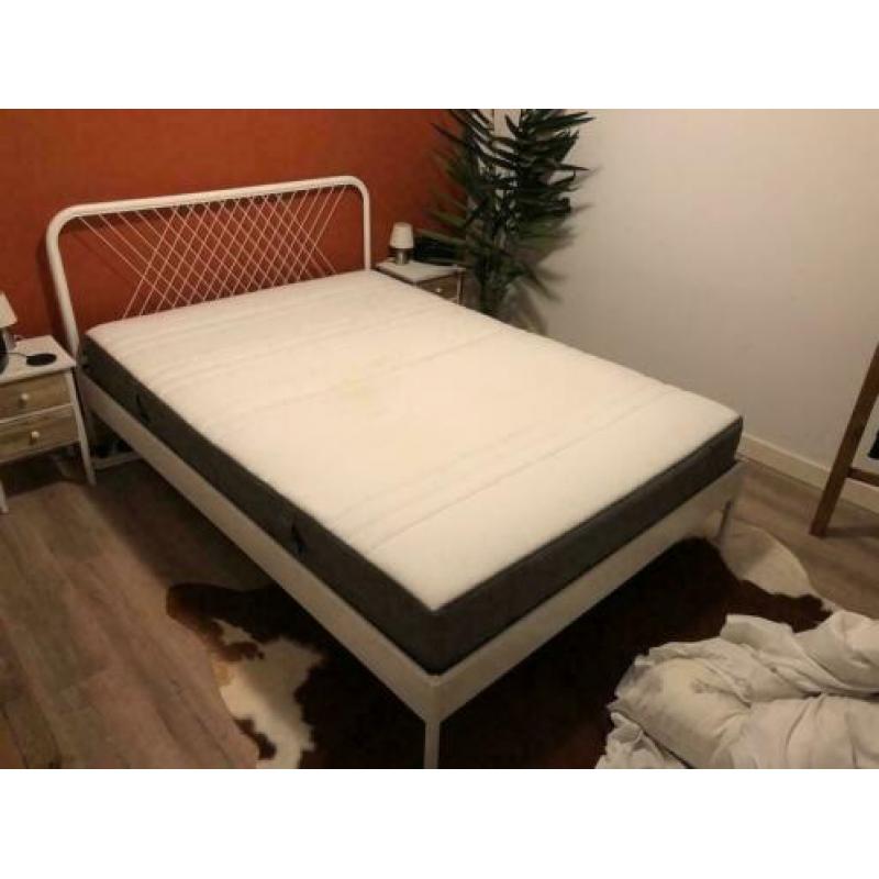 Matras Hovag; Goede vering. Bijna nieuw (was 229,-) 140x200