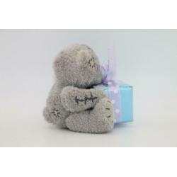 Me to you beertje met cadeautje blauw cadeautip