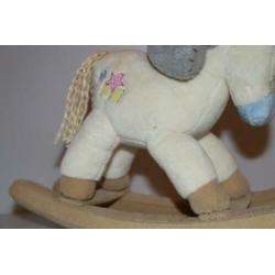 Me to you beertje op hobbelpaard geboorte baby cadeautip
