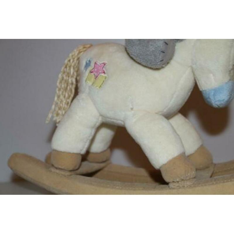 Me to you beertje op hobbelpaard geboorte baby cadeautip