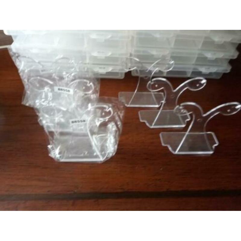 20x opbergdoosje 20 x15 cm + 6x oorbelstandaard