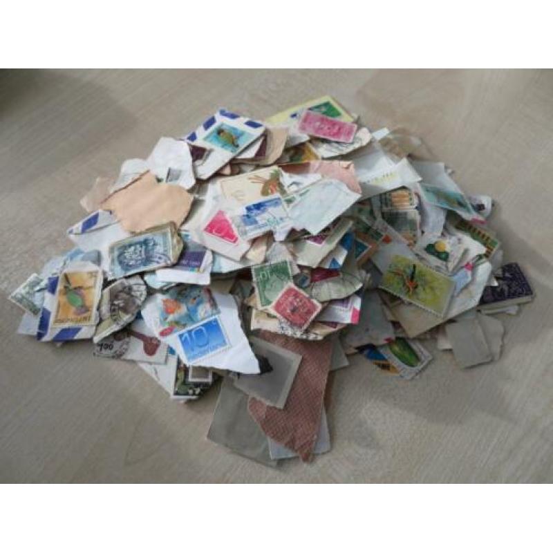 Stapel gebruikte postzegels (wereldwijd)