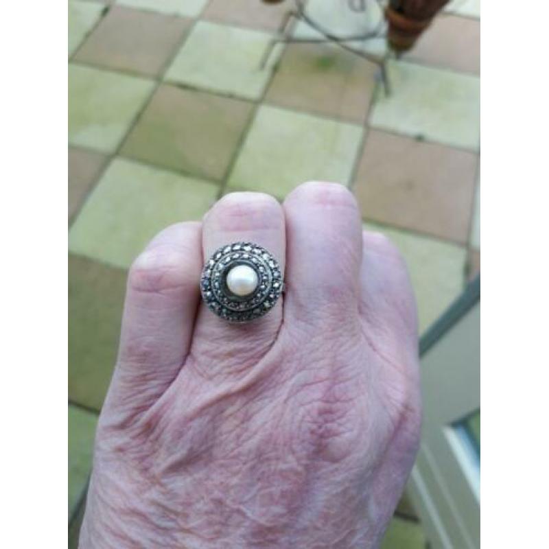 zilveren Art Deco ring met markasietjes en echte parel