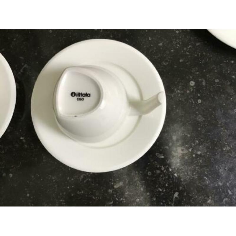 Iitalla ego koffiekoppen en theekoppen