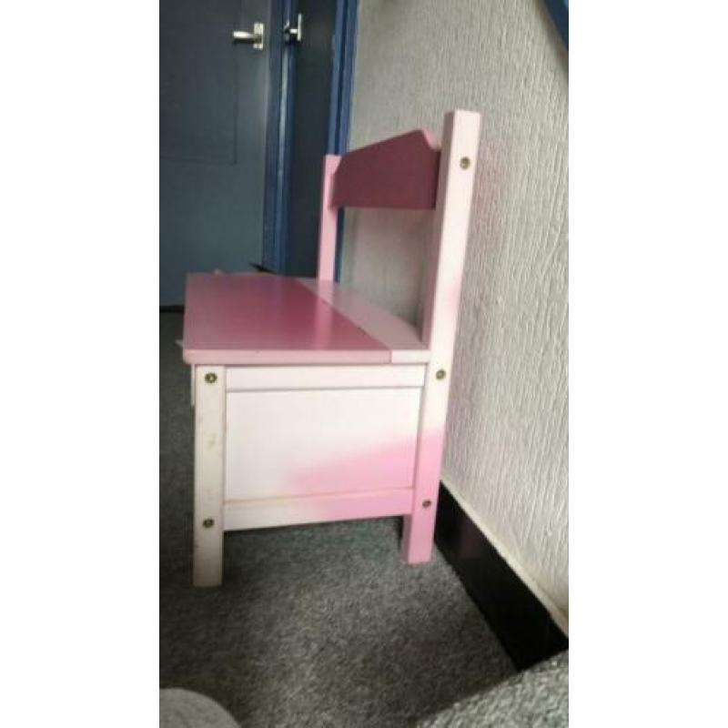 Kinderbankje met opbergvak.