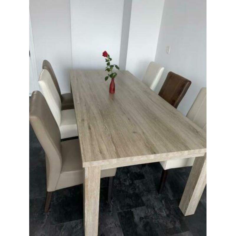 Eettafel originele hout met 6 leren stoelen