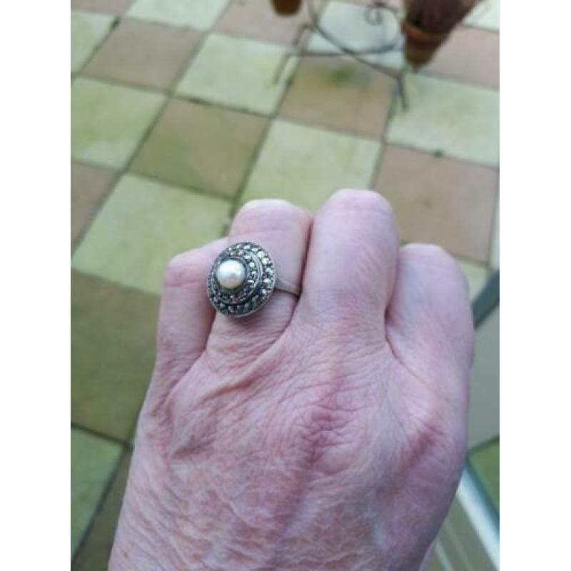 zilveren Art Deco ring met markasietjes en echte parel