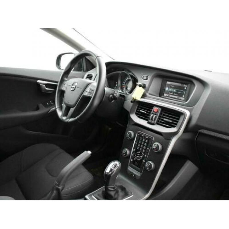 Volvo V40 Cross Country 2.0 D2 / 12-2017 / 37.801 KM