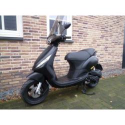 Piaggio zip snor bj 2012 1e eigenaar mat zwart 2000 sp