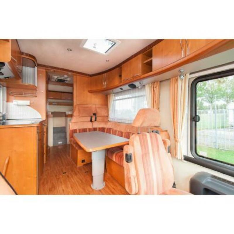 Niesmann+Bischoff Flair enkele bedden en garage.