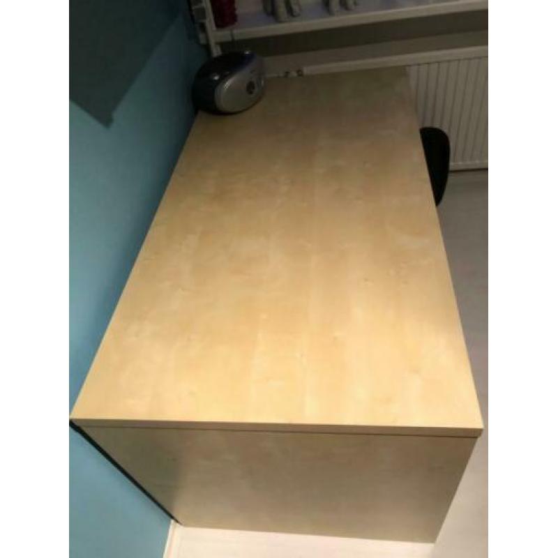 Ikea bureau met laden kastje