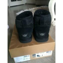 Originele Uggs Australia mini short black