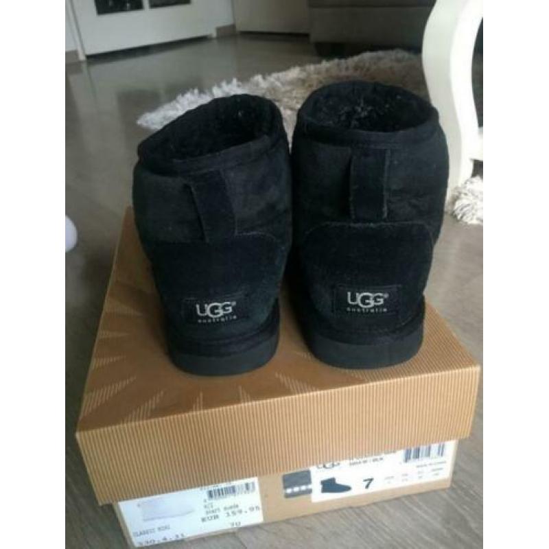Originele Uggs Australia mini short black