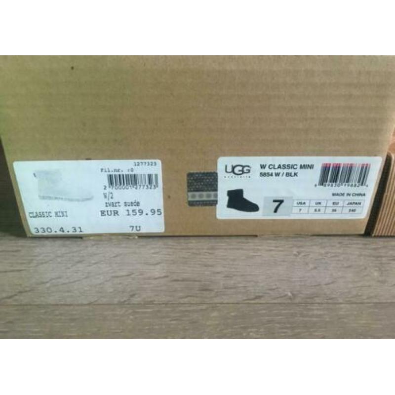 Originele Uggs Australia mini short black