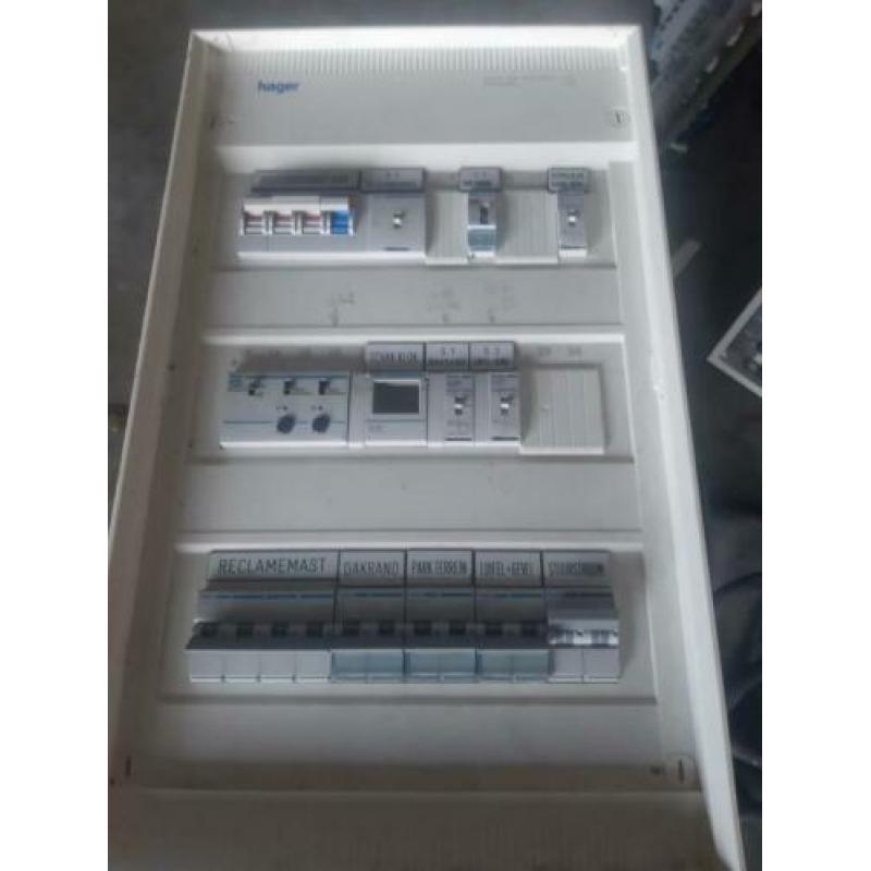 Stroomkastje Hager €75,-Stroomkast Holec €75,-