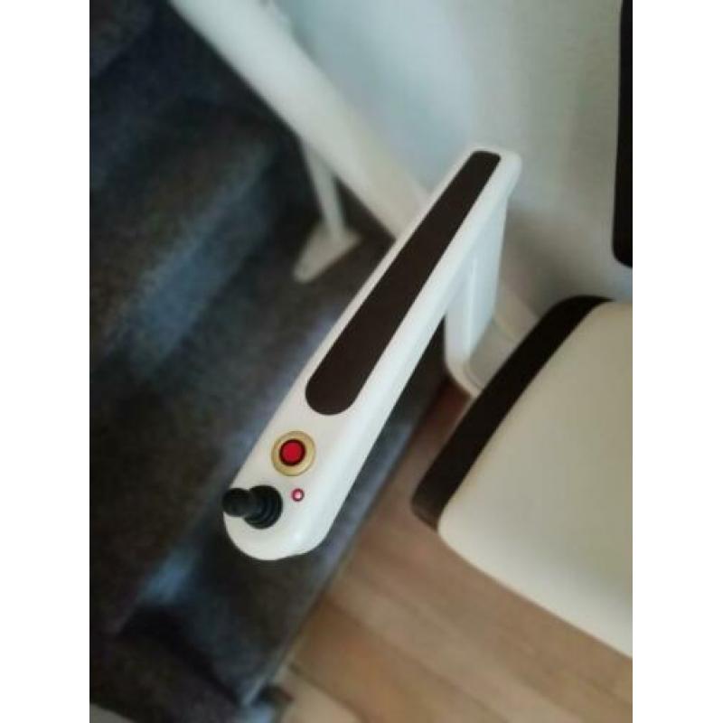 Handycare Traplift