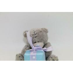 Me to you beertje met cadeautje blauw cadeautip