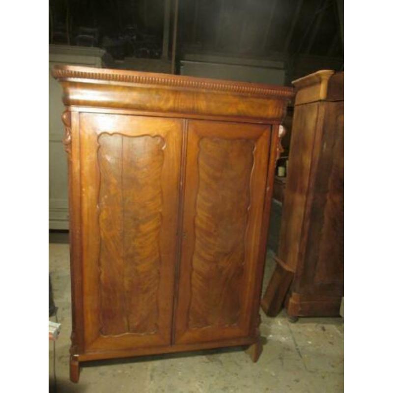 Antieke kast Biedermeier demontabel linnnenkast mahonie