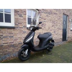 Piaggio zip snor bj 2012 1e eigenaar mat zwart 2000 sp