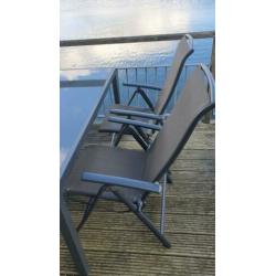 Tuinset (tafel, 4 liig/zitstoelen en 1 ligbank)