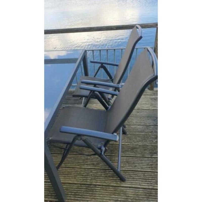 Tuinset (tafel, 4 liig/zitstoelen en 1 ligbank)