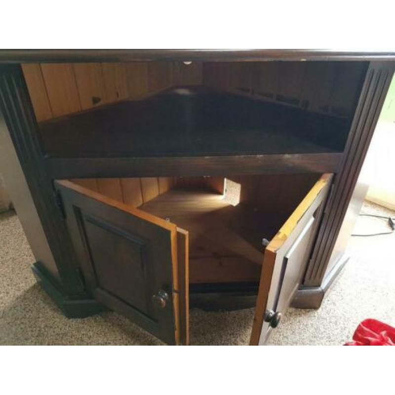 Hoekkastje voor tv