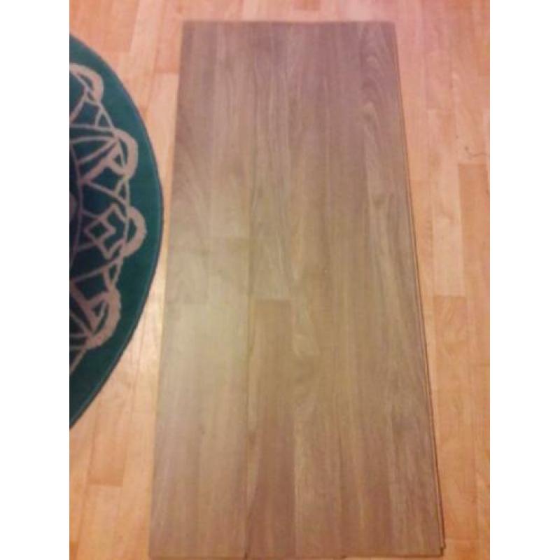 170 hele planken laminaat.