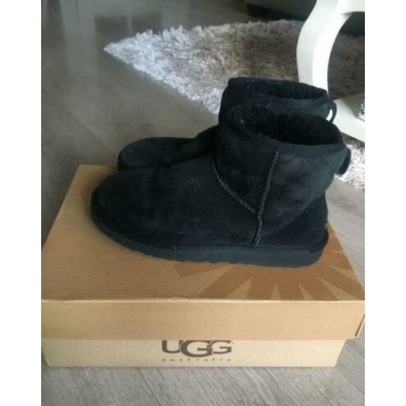 Originele Uggs Australia mini short black