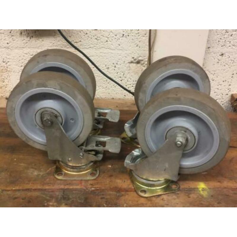 Tente Zwenkwielen 34cm hoog U200