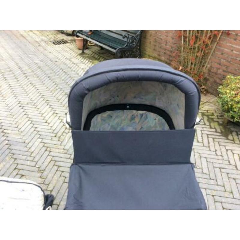 Prachtige donkerblauwe kinderwagen 2 in 1 merk mutseart