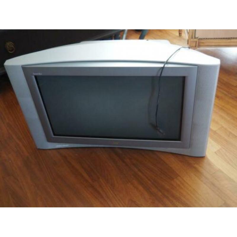Breedbeeld tv JVC 32 inch incl. gratis afstandsbediening