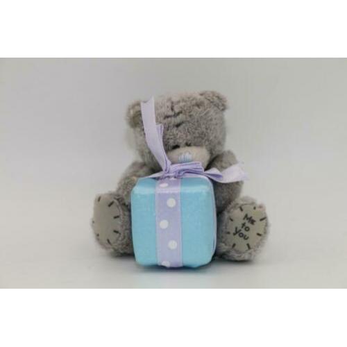 Me to you beertje met cadeautje blauw cadeautip
