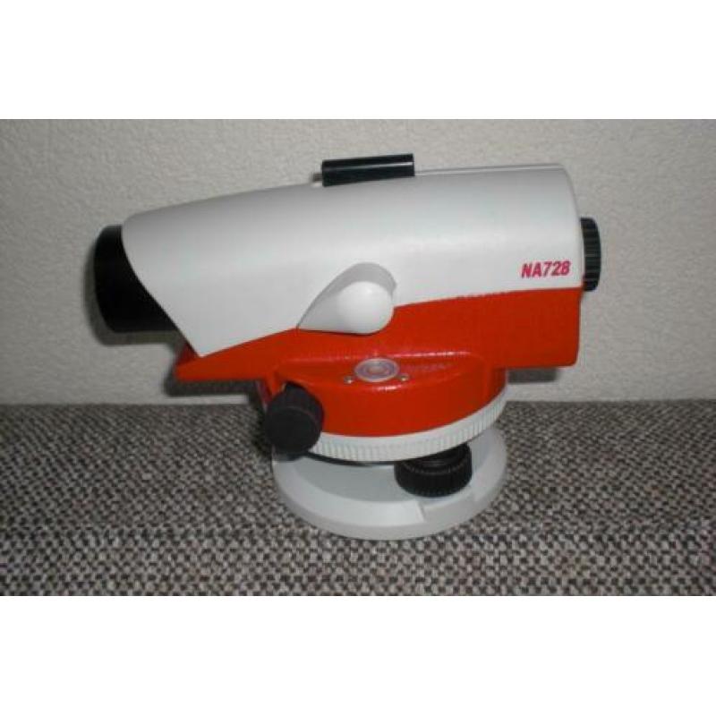 Waterpasinstrument. Leica NA 728. Complete set.