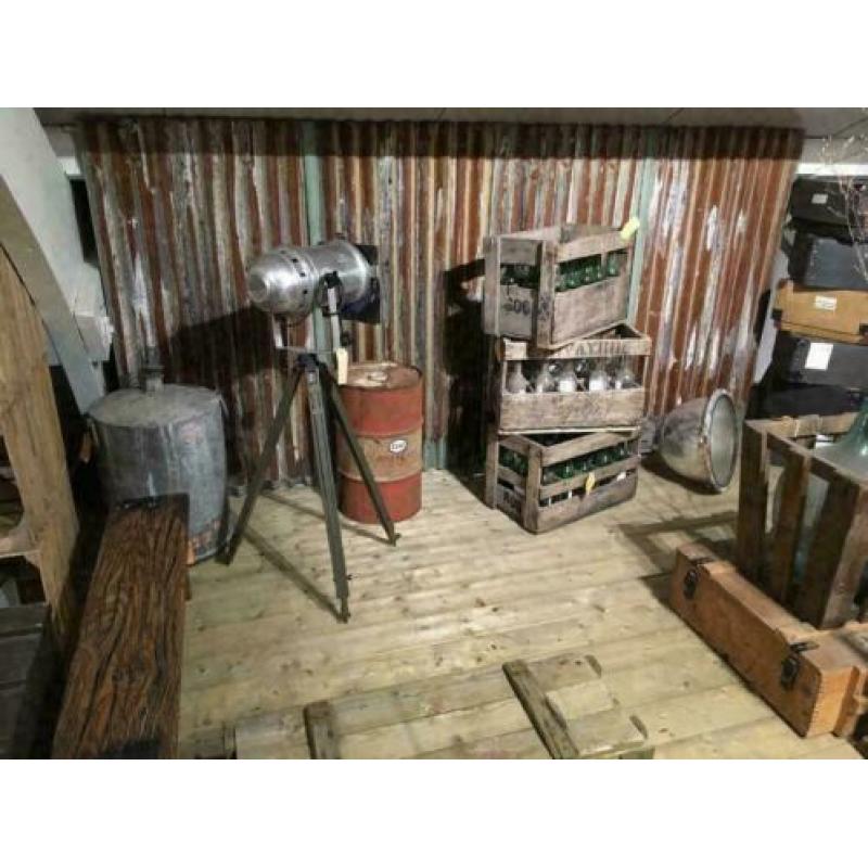 Oude verroeste - verweerde zinken dakplaten , wandbekleding